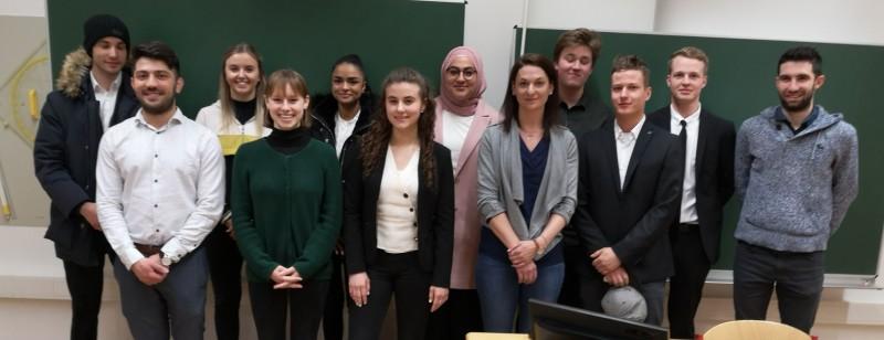 © GfB Die MaturantInnen des letzten Halbtags